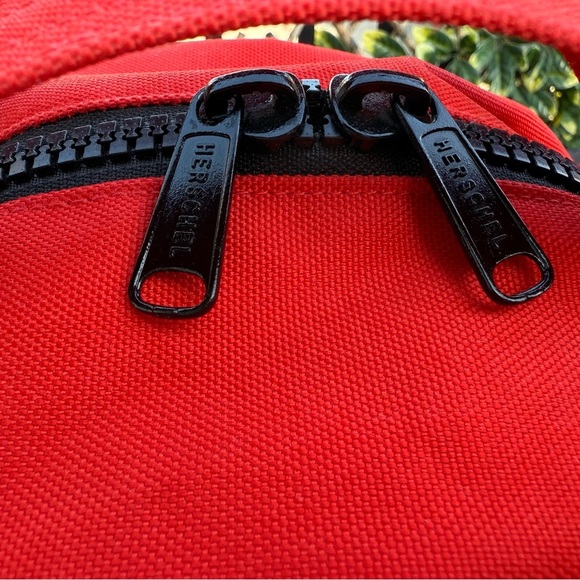 ✨Host pick✨Herschel Supply Company Red and Gray Backpack NWOT - Picture 3 of 9